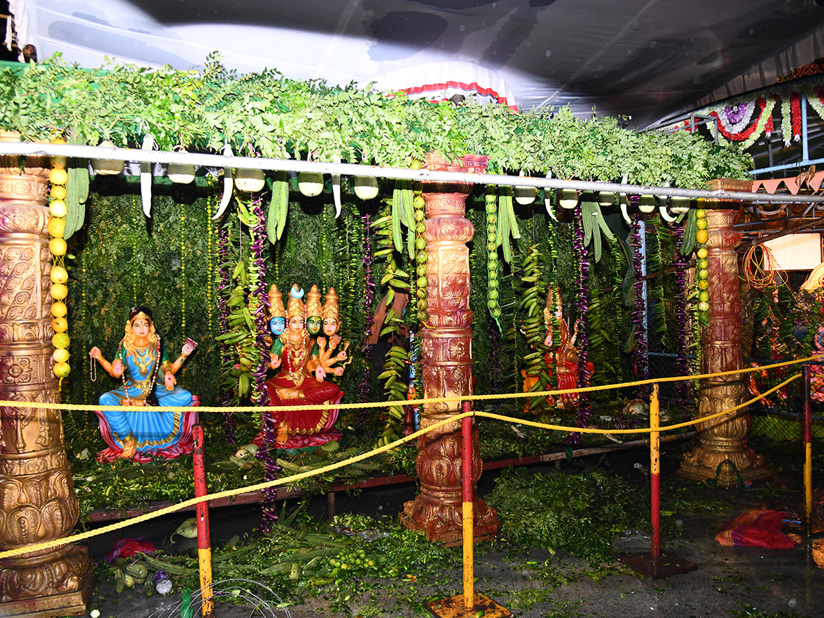 Shakambari_20festival_202024_20at_20Vijayawada_20Kanaka_20Durga_20Temple_20Photos__20_284_29.jpg 4