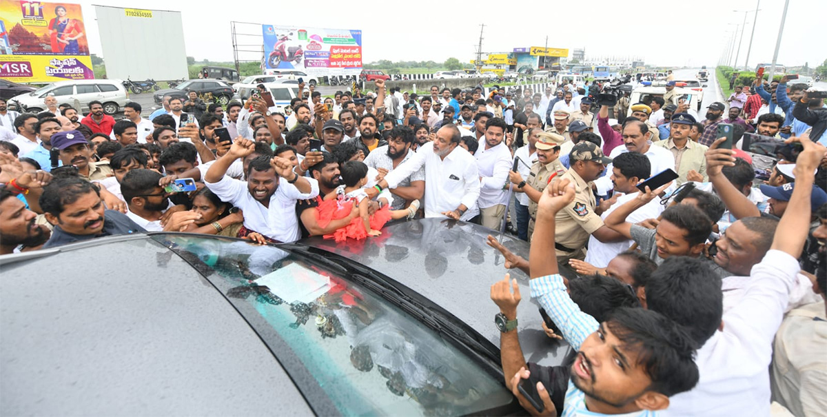 YS_20Jagan_20Vinukonda_20Tour_20Photos_7.jpg 7