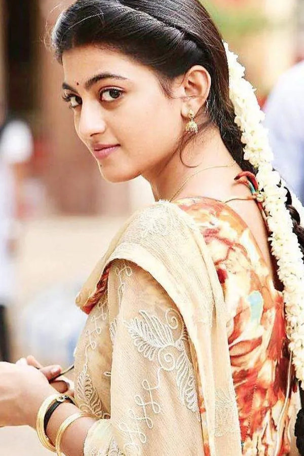 Anandhi-14.jpg 14