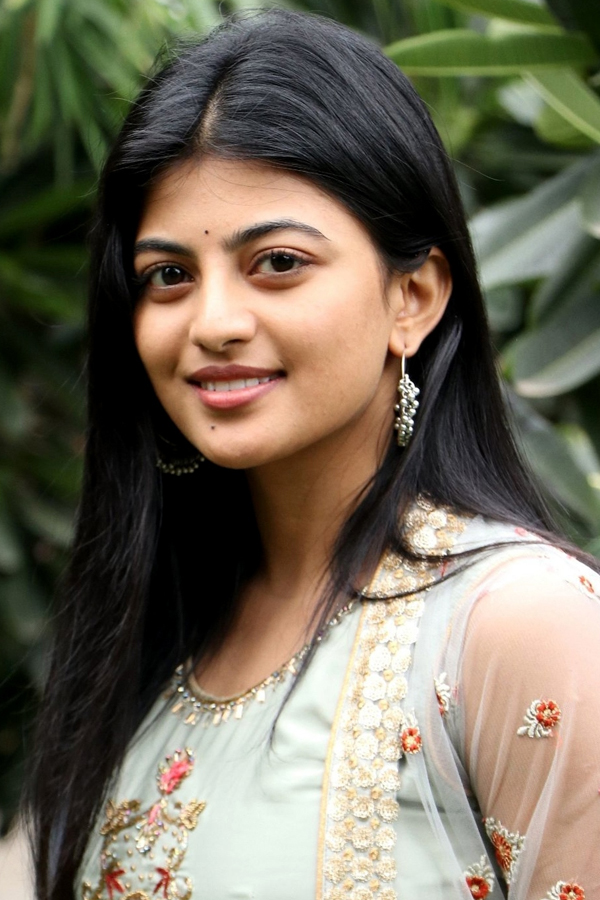 Anandhi-17.jpg 17
