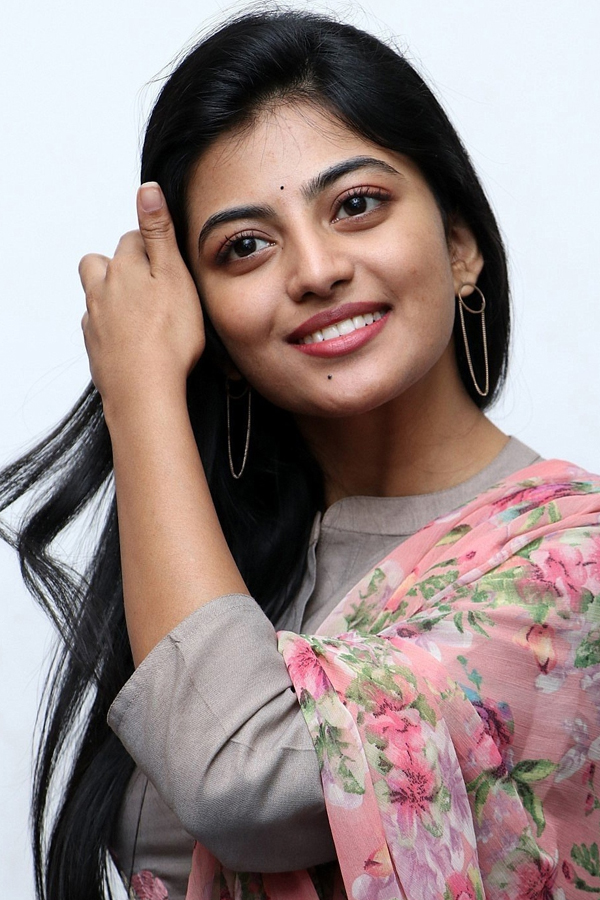 Anandhi-18.jpg 18