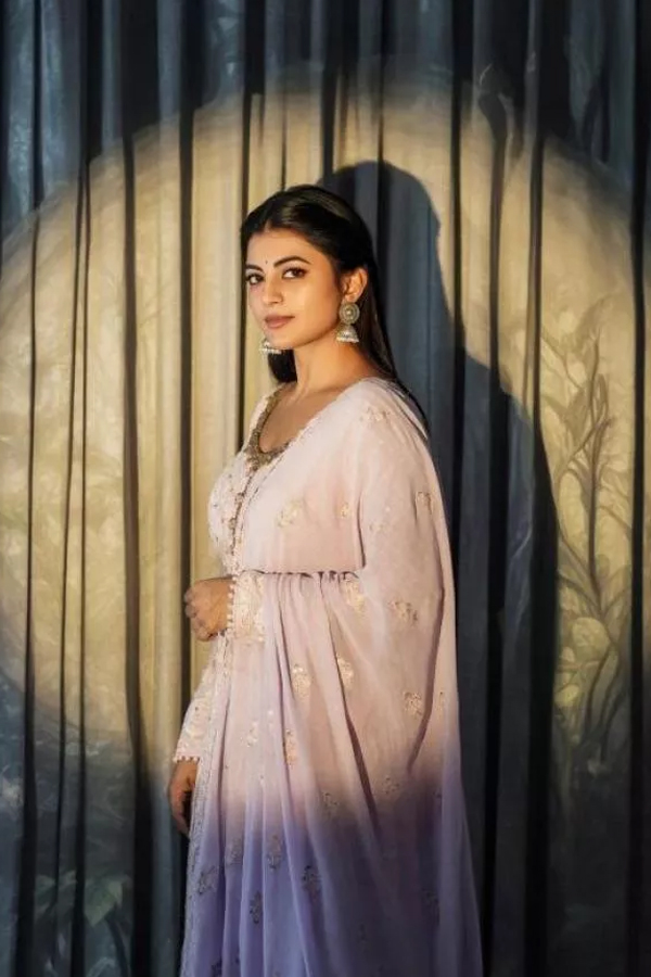Anandhi-26.jpg 26