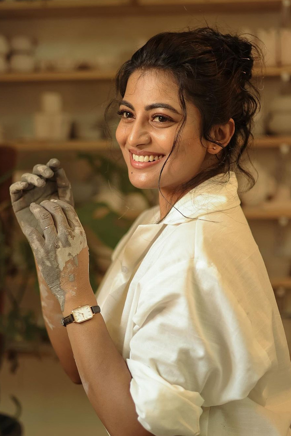 Anandhi-4.jpg 5