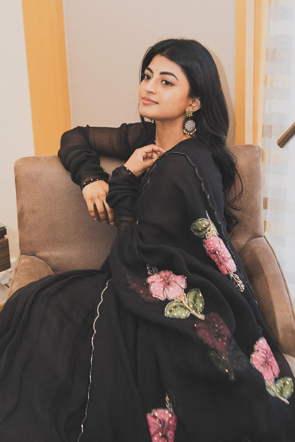 Anandhi-8.jpg 9