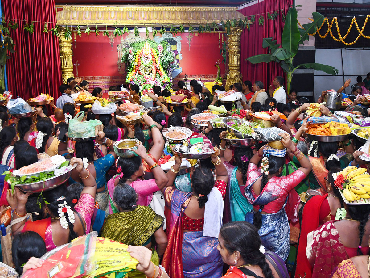 Shakambari_20Devi_20Festival_20Grandly_20Celebrated_20At_20Indrakeeladri__20_2812_29.jpg 12