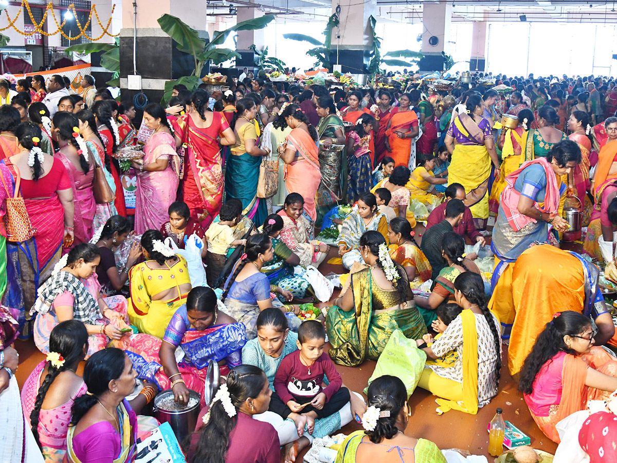 Shakambari_20Devi_20Festival_20Grandly_20Celebrated_20At_20Indrakeeladri__20_2814_29.jpg 14