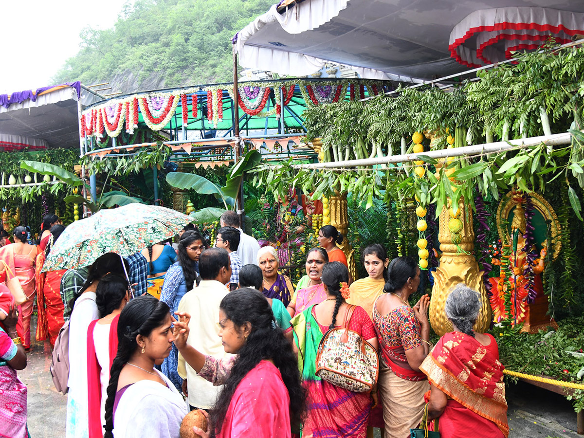 Shakambari_20Devi_20Festival_20Grandly_20Celebrated_20At_20Indrakeeladri__20_2827_29.jpg 27