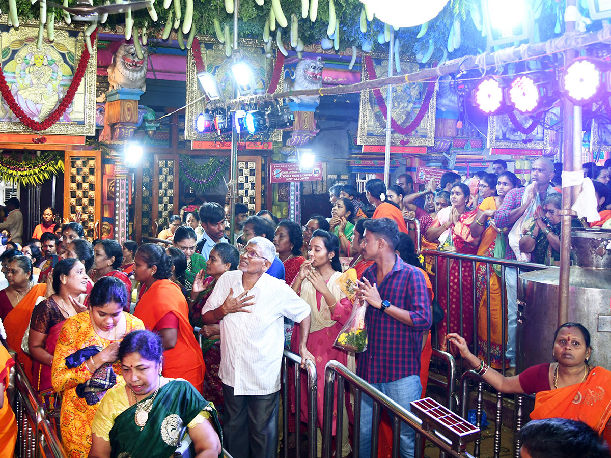 Shakambari_20Devi_20Festival_20Grandly_20Celebrated_20At_20Indrakeeladri__20_2839_29.jpg 39