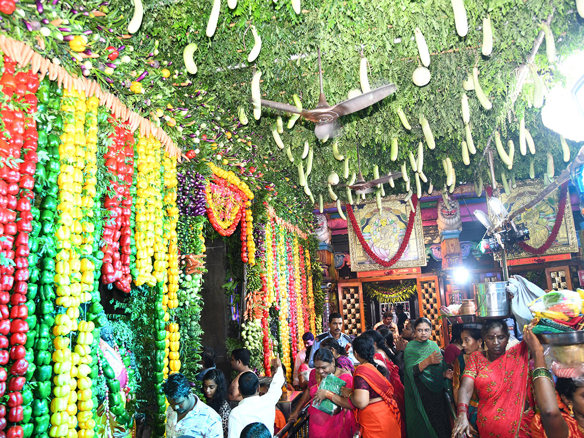 Shakambari_20Devi_20Festival_20Grandly_20Celebrated_20At_20Indrakeeladri__20_2841_29.jpg 41
