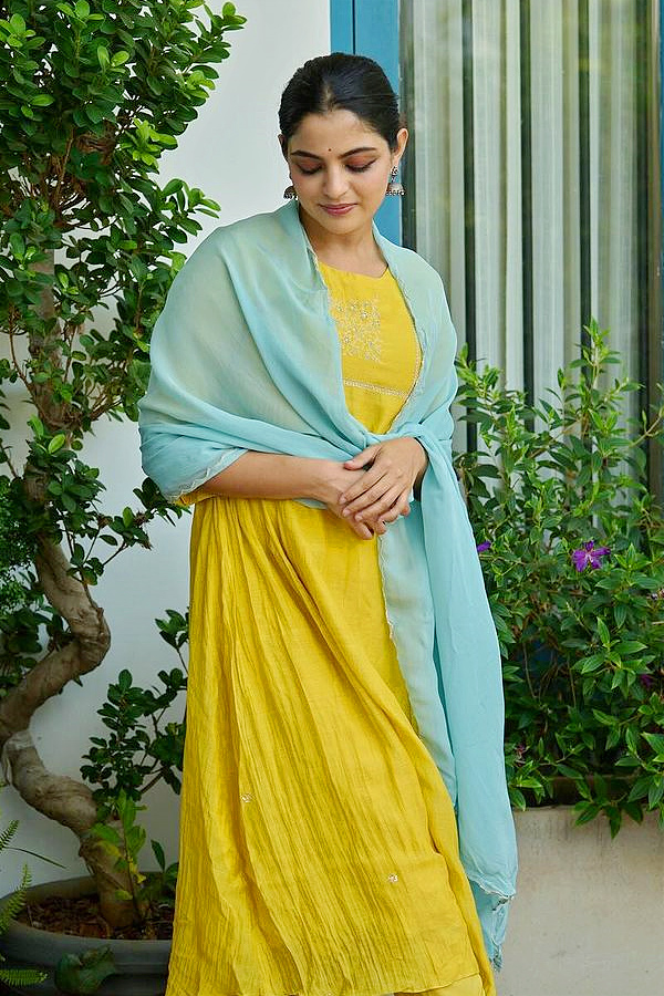 Intresting_20Facts_20About_20Nikhila_20Vimal_20Photos_20_2810_29.jpg 11