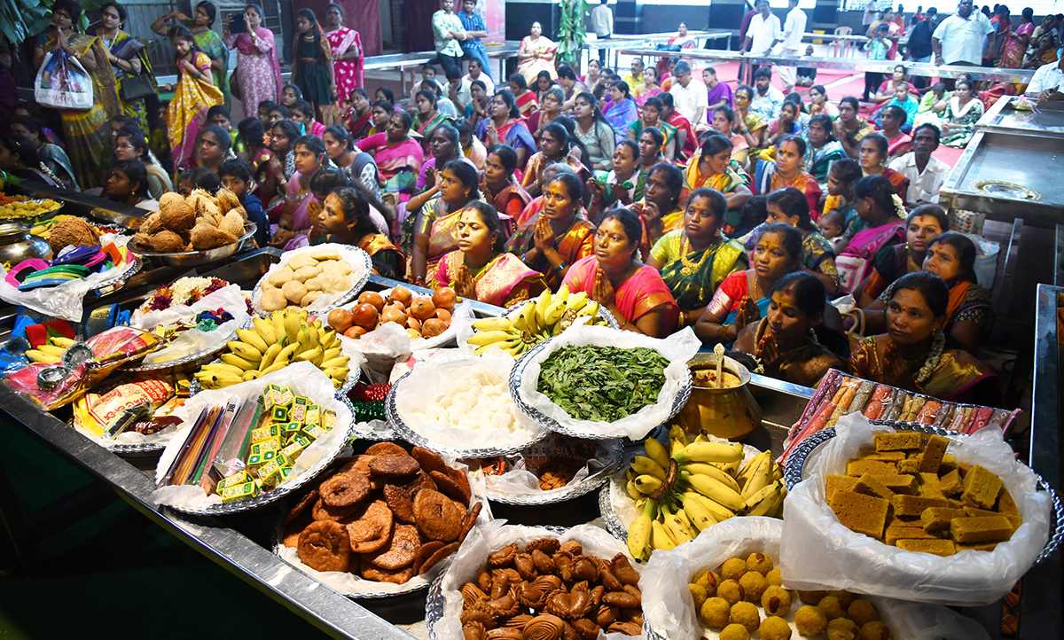 Ashadam_20Sare_20Fastival_20in_20Vijayawada_20Durgamma-1.jpg 1