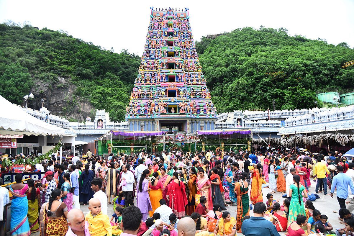 Ashadam_20Sare_20Fastival_20in_20Vijayawada_20Durgamma-5.jpg 5