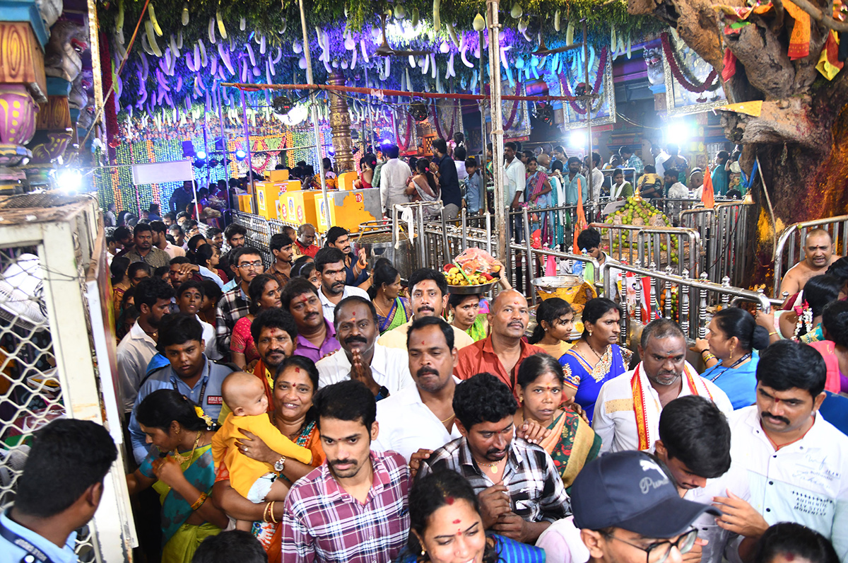 Ashadam_20Sare_20Fastival_20in_20Vijayawada_20Durgamma-7.jpg 7