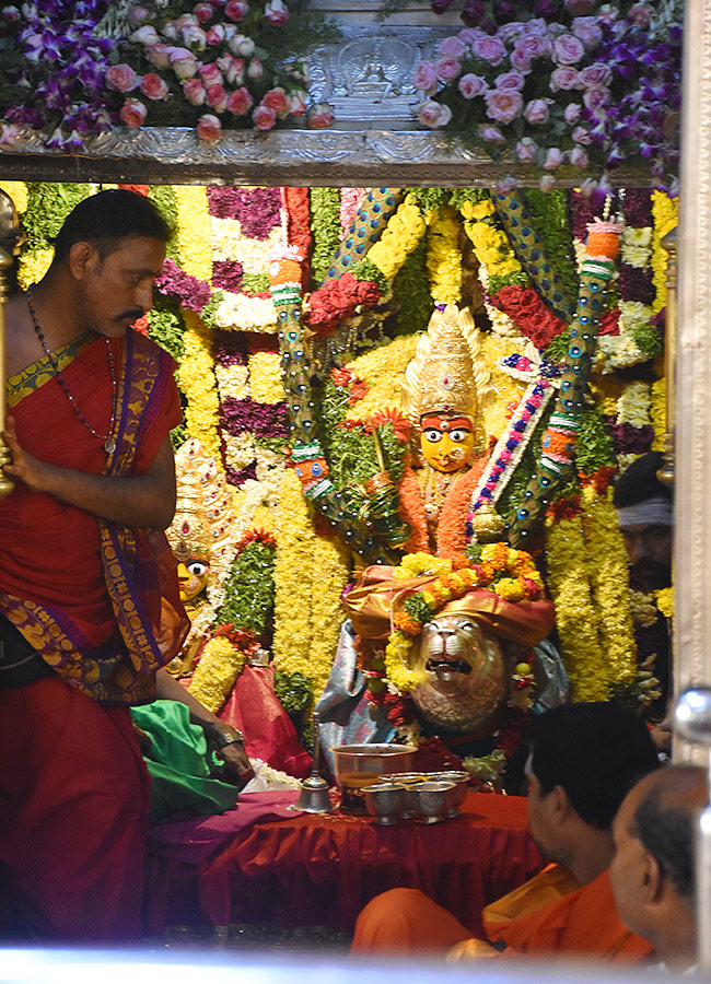 Secunderabad_20_20Ujjaini_20Mahankali_20Bonalu_20Photos_11.jpg 11