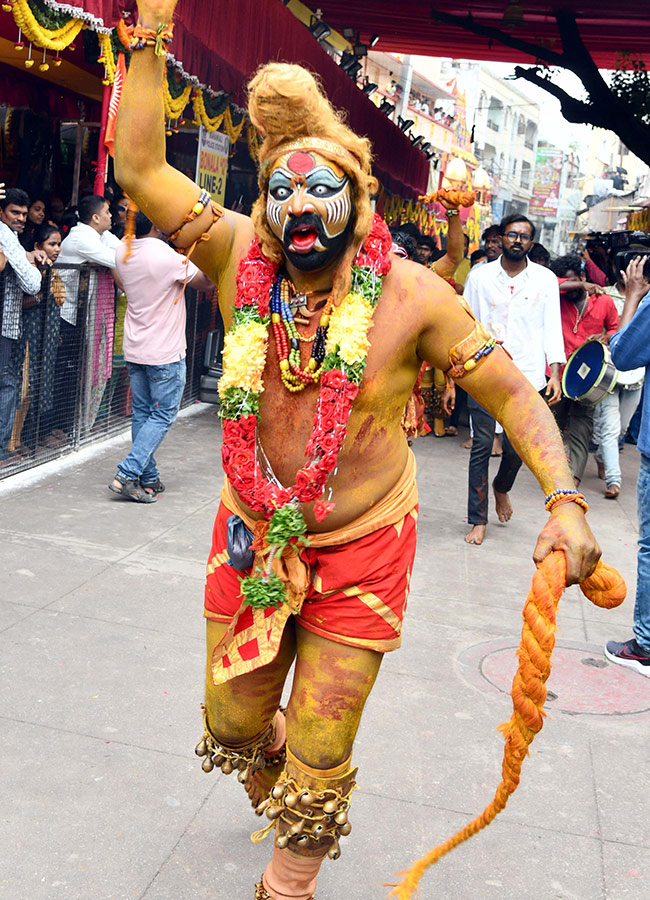 Secunderabad_20_20Ujjaini_20Mahankali_20Bonalu_20Photos_20.jpg 21