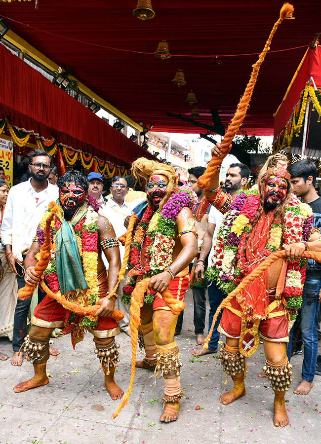 Secunderabad_20_20Ujjaini_20Mahankali_20Bonalu_20Photos_29.jpg 30