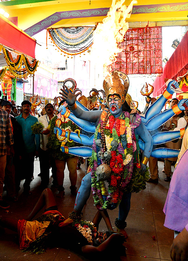 Secunderabad_20_20Ujjaini_20Mahankali_20Bonalu_20Photos_30.jpg 31