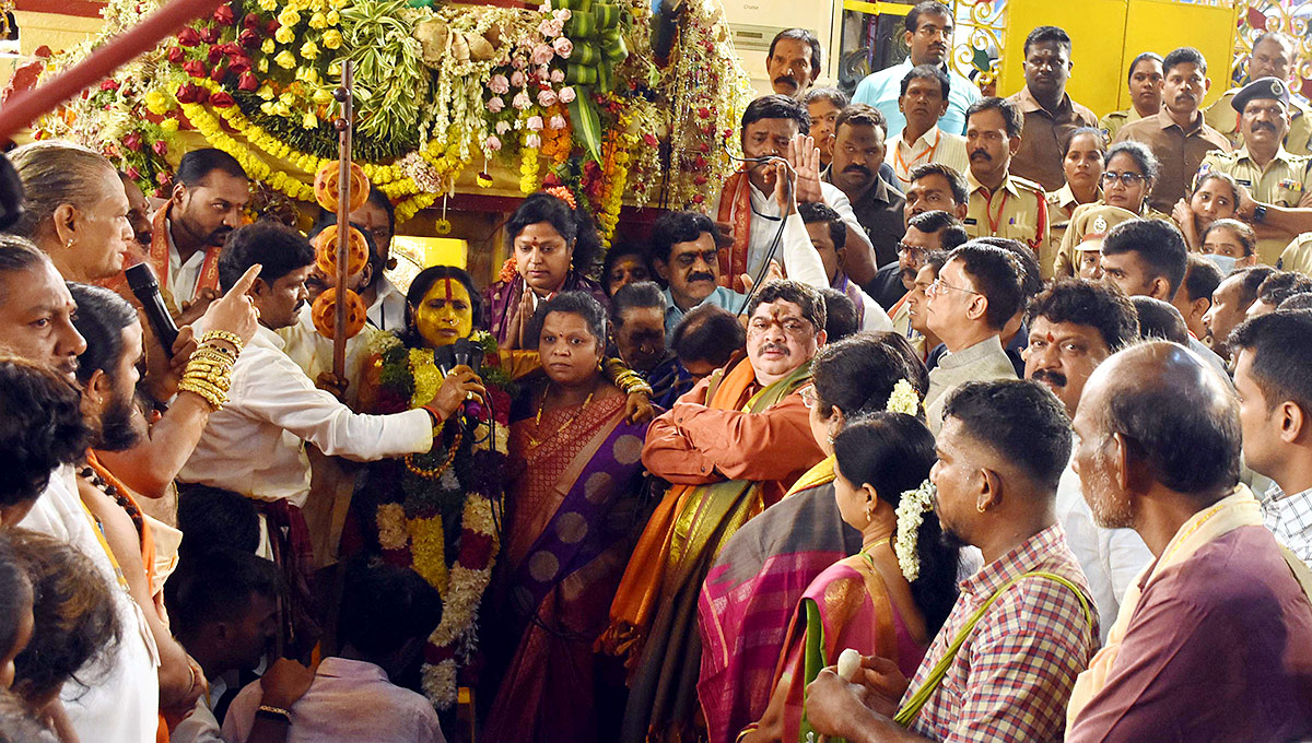 Secunderabad_20_20Ujjaini_20Mahankali_20Bonalu_20Photos_33.jpg 34