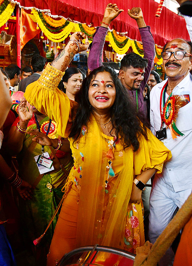 Secunderabad_20_20Ujjaini_20Mahankali_20Bonalu_20Photos_36.jpg 37