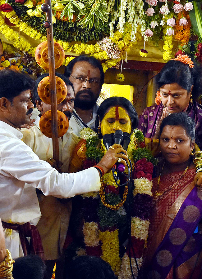 Secunderabad_20_20Ujjaini_20Mahankali_20Bonalu_20Photos_6.jpg 6