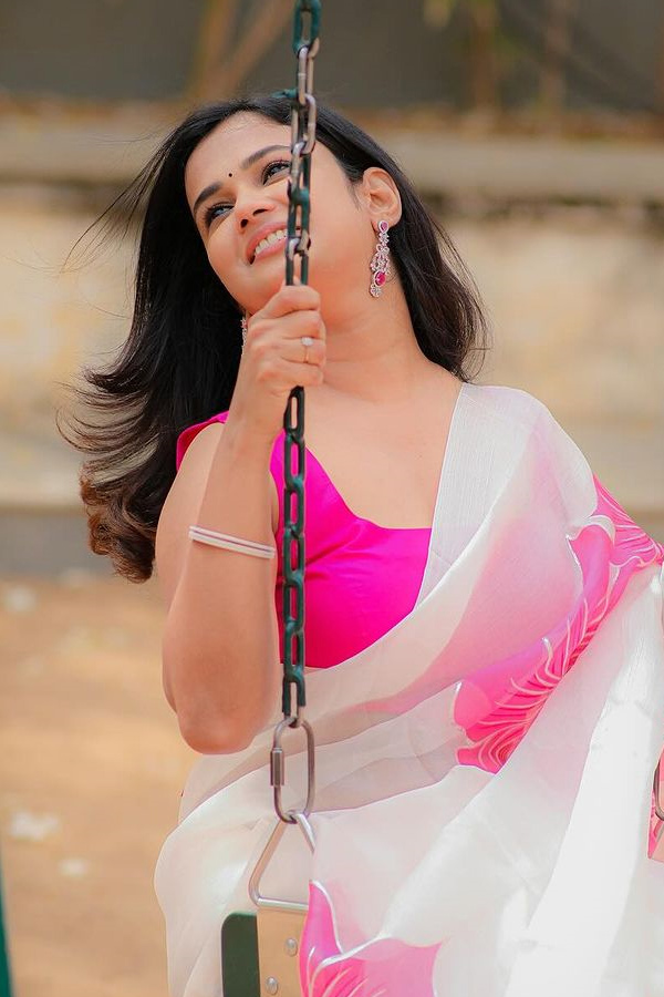 Ex-Bigg_20Boss_20contestant_20Ariyana_20Glory_20Latest_20Stills_20Trending_20In_20Social_20media_20Photos_20_287_29.jpg 7