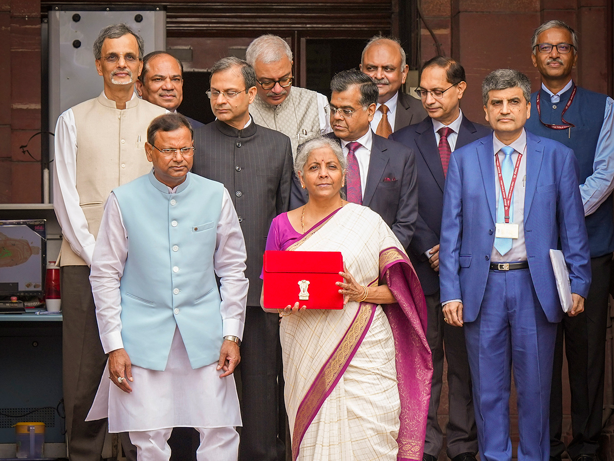 Finance_20Minister_20Nirmala_20Sitharaman_20Photos__20_2815_29.jpg 15