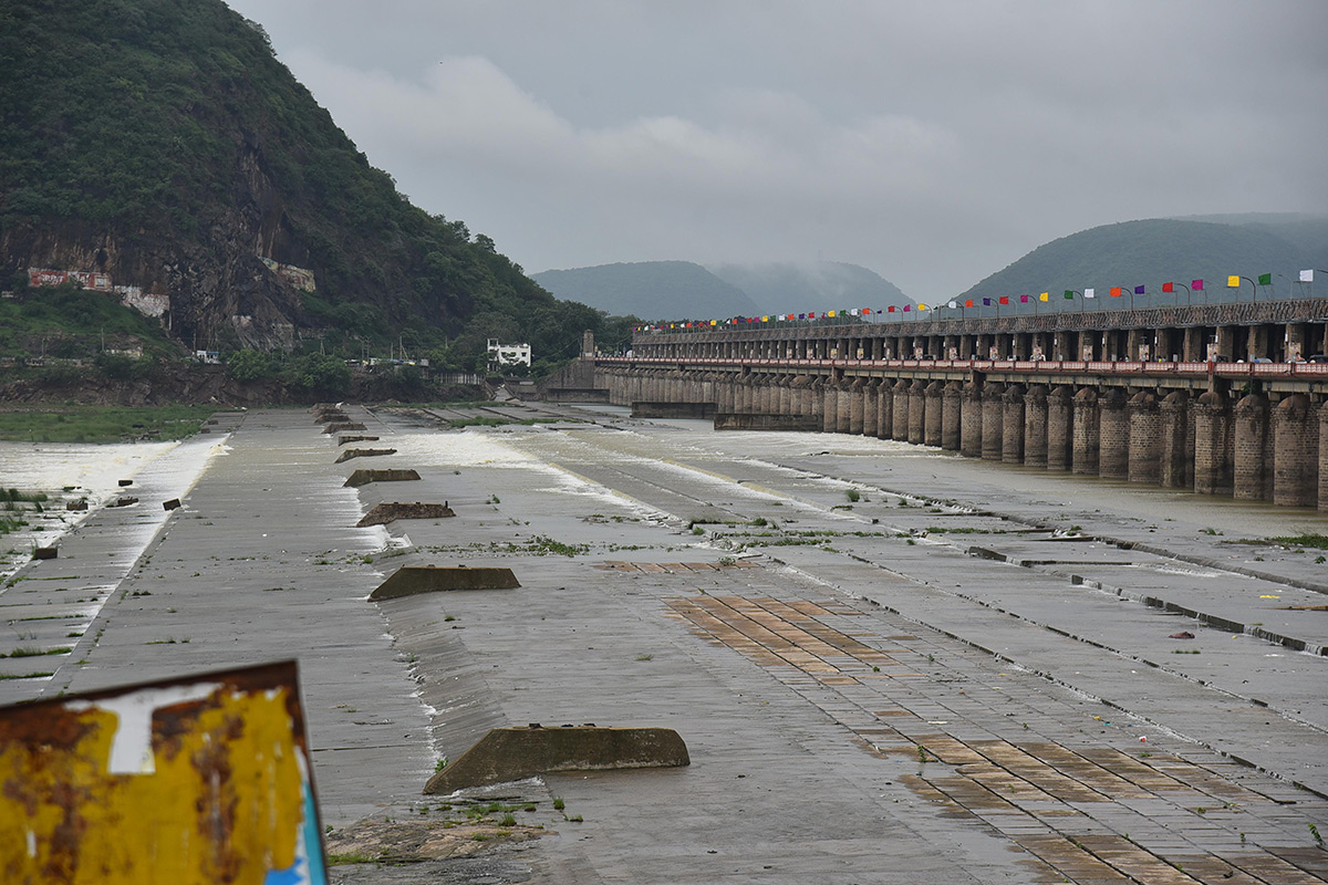 Heavy_20flood_20water_20in_20Krishna_20River_20Photos_13.jpg 13