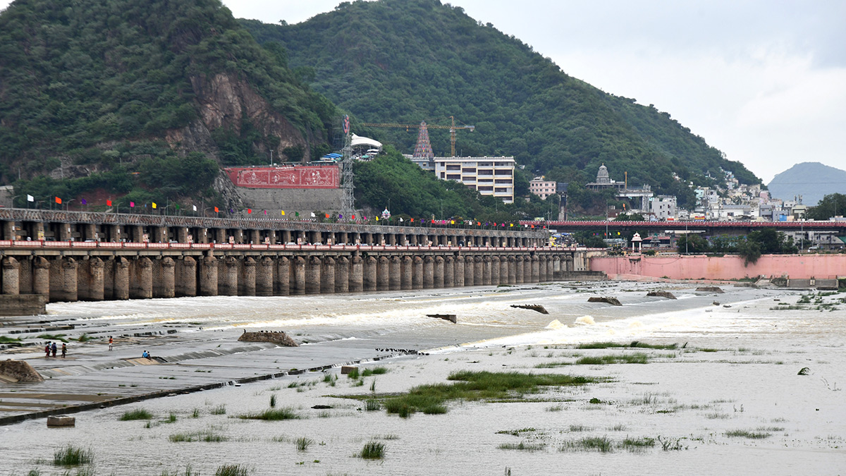 Heavy_20flood_20water_20in_20Krishna_20River_20Photos_4.jpg 4