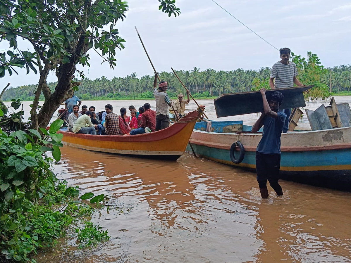 Heavy_20rains_20in_20konaseema_20districts_20photos_23.jpg 23