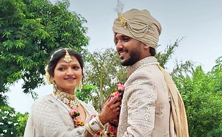 Indian_20cricketer_20Chetan_20Sakariya_20gets_20married_20Photos_20_283_29.jpg 3