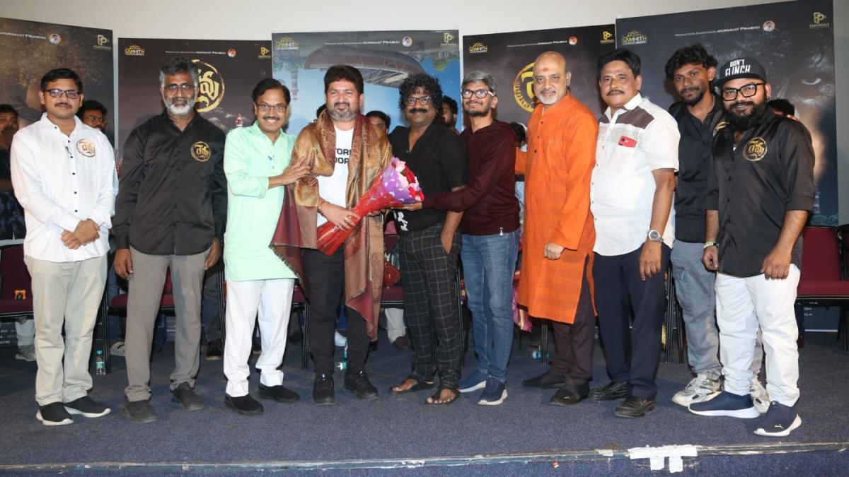 RevuMovie-11.jpg 11