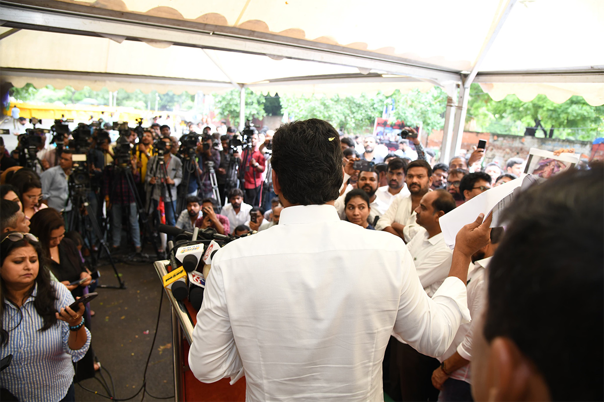 ys_20jagan_20mohan_20reddy_20darna_20at_20jantar_20mantar_20delhi_6.jpg 6