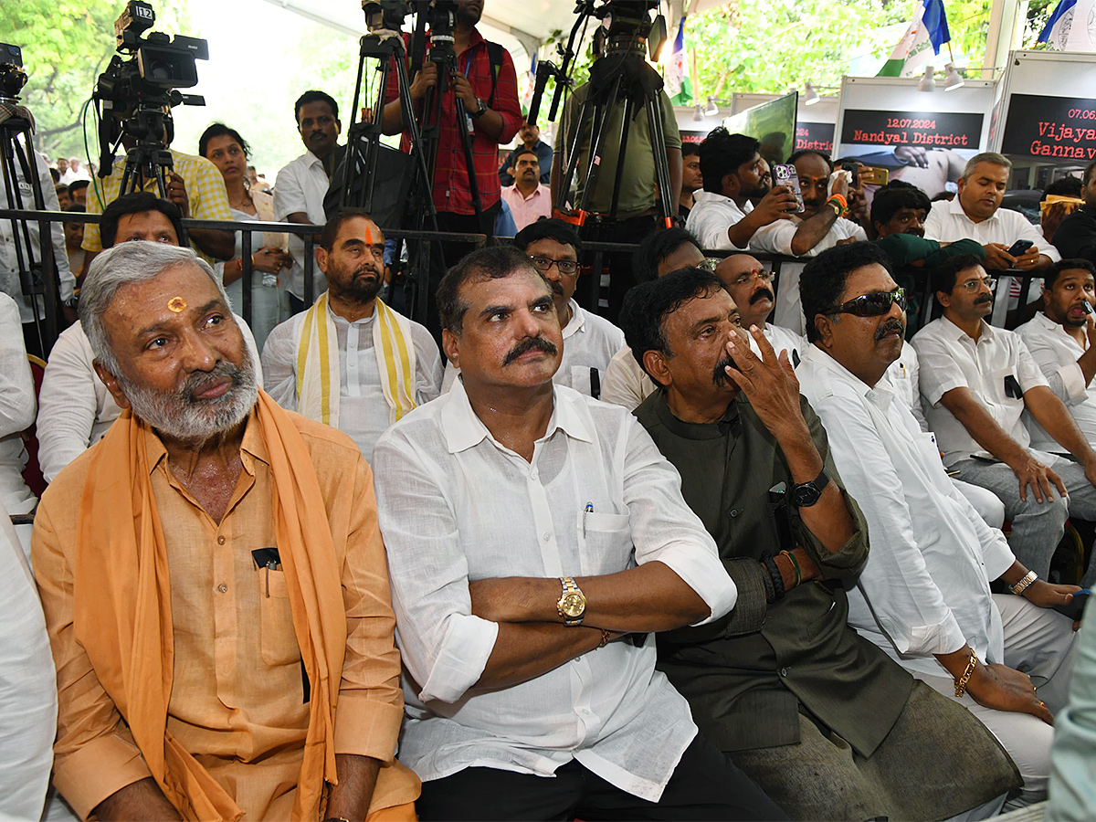 ys_20jagan_20mohan_20reddy_20darna_20at_20jantar_20mantar_20delhi_8.jpg 8