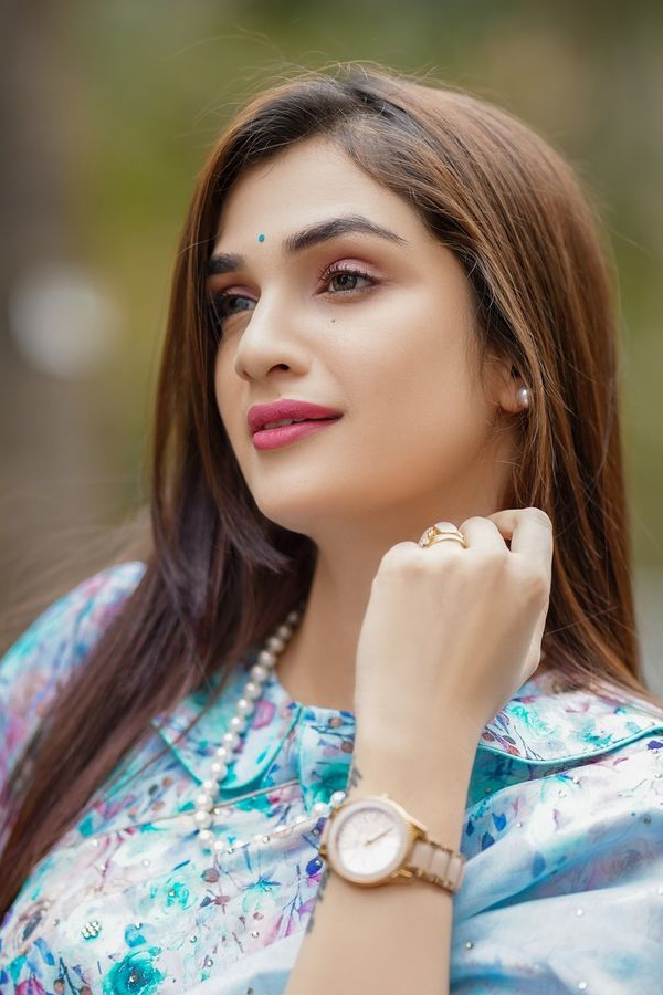 Hasini_20Sudhir_20Latest_20Stunning_20Photos_20_2810_29.jpg 4