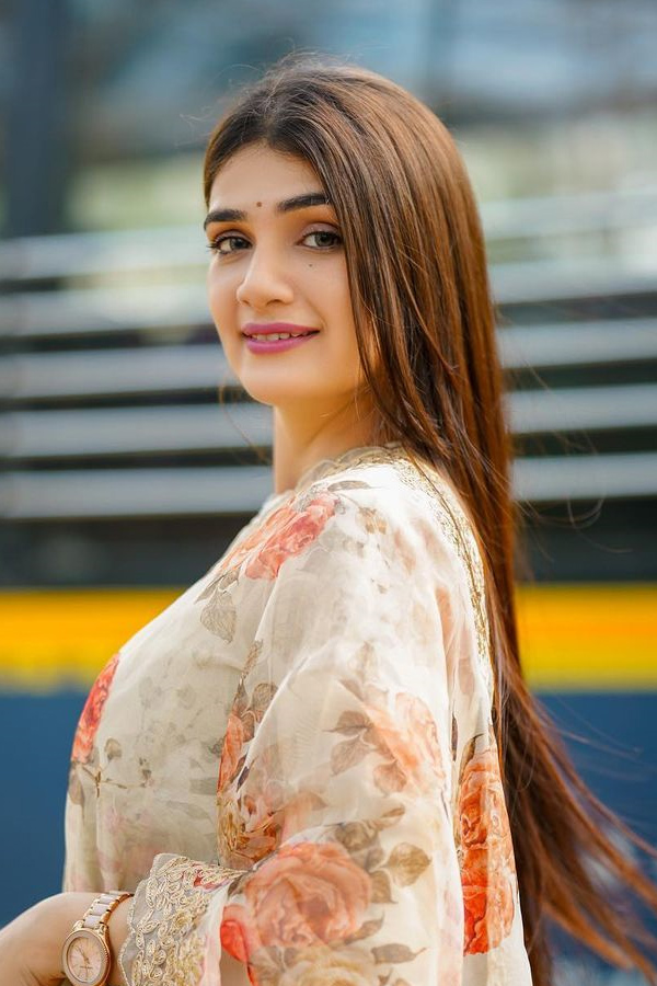 Hasini_20Sudhir_20Latest_20Stunning_20Photos_20_2811_29.jpg 5