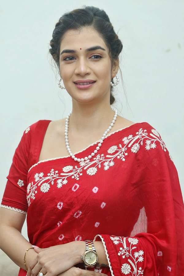 Hasini_20Sudhir_20Latest_20Stunning_20Photos_20_281_29.jpg 8