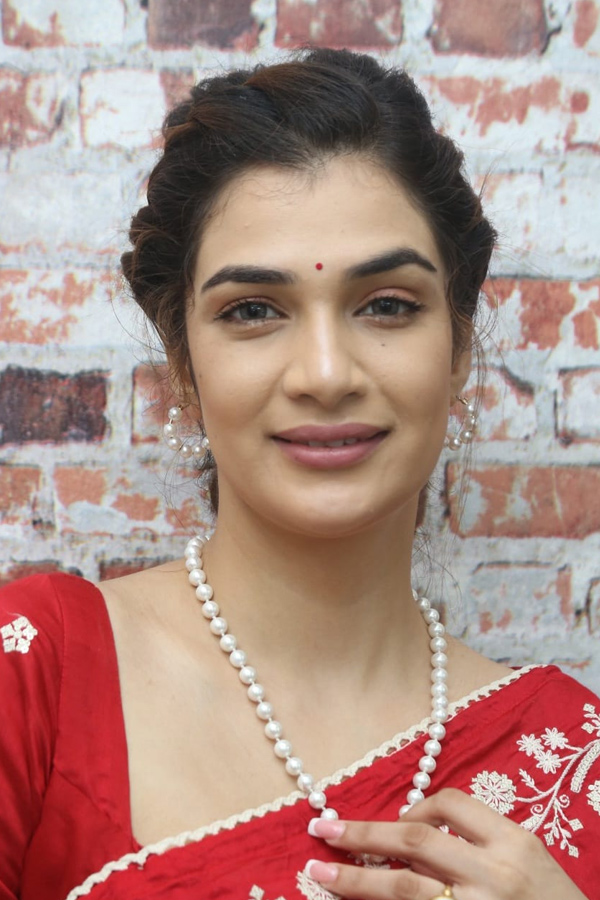 Hasini_20Sudhir_20Latest_20Stunning_20Photos_20_282_29.jpg 9