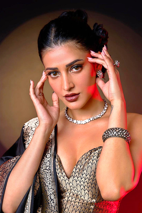 Interesting_20facts_20about_20Actress_20Shruti_20Hassan_20Photos_20_2811_29.jpg 12