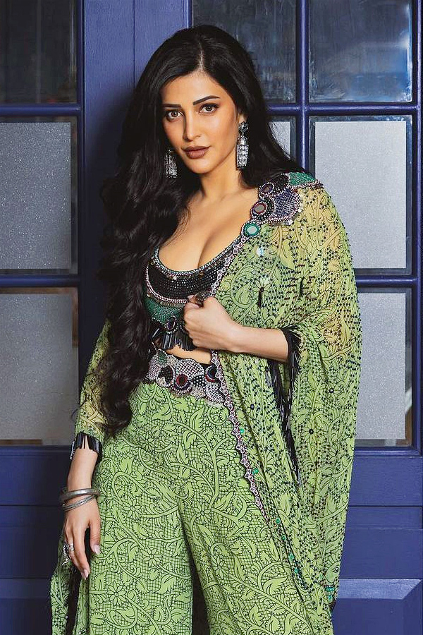 Interesting_20facts_20about_20Actress_20Shruti_20Hassan_20Photos_20_2813_29.jpg 14