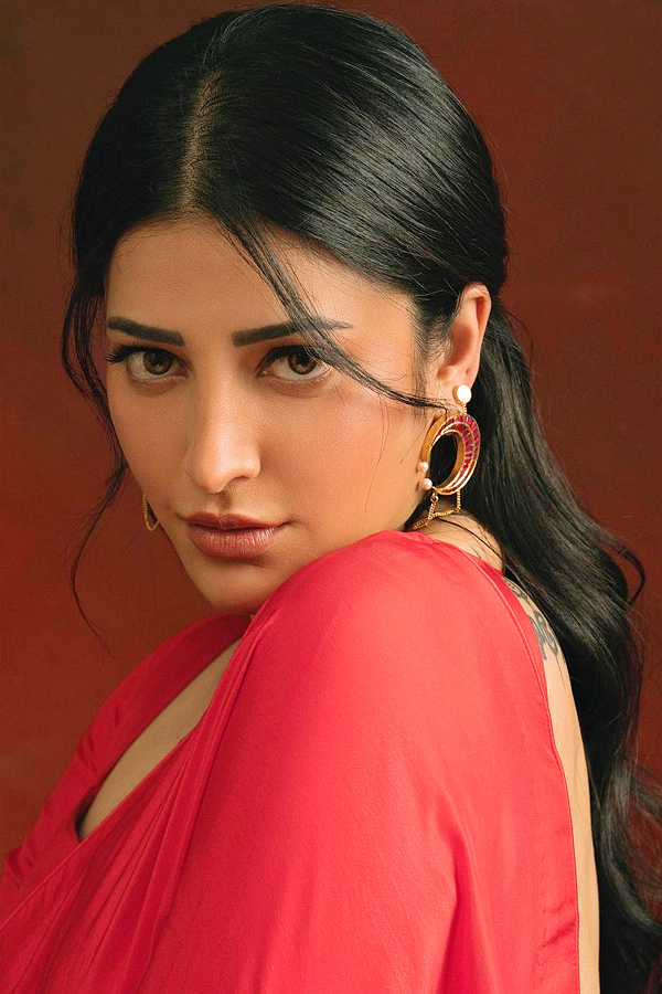 Interesting_20facts_20about_20Actress_20Shruti_20Hassan_20Photos_20_2825_29.jpg 26