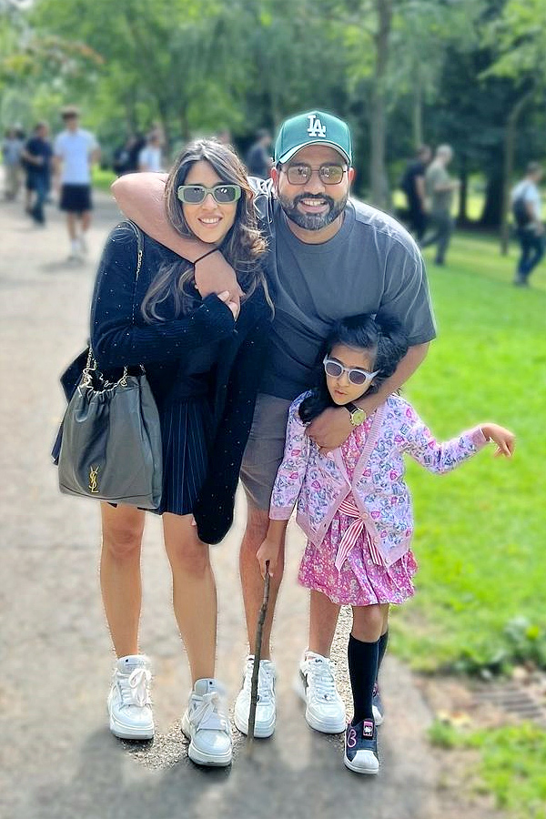 Rohit_20Sharma_20Enjoys_20Holiday_20With_20Wife_20Ritika_20and_20Daughter_20Samaira_20Photos_20_287_29.jpg 3