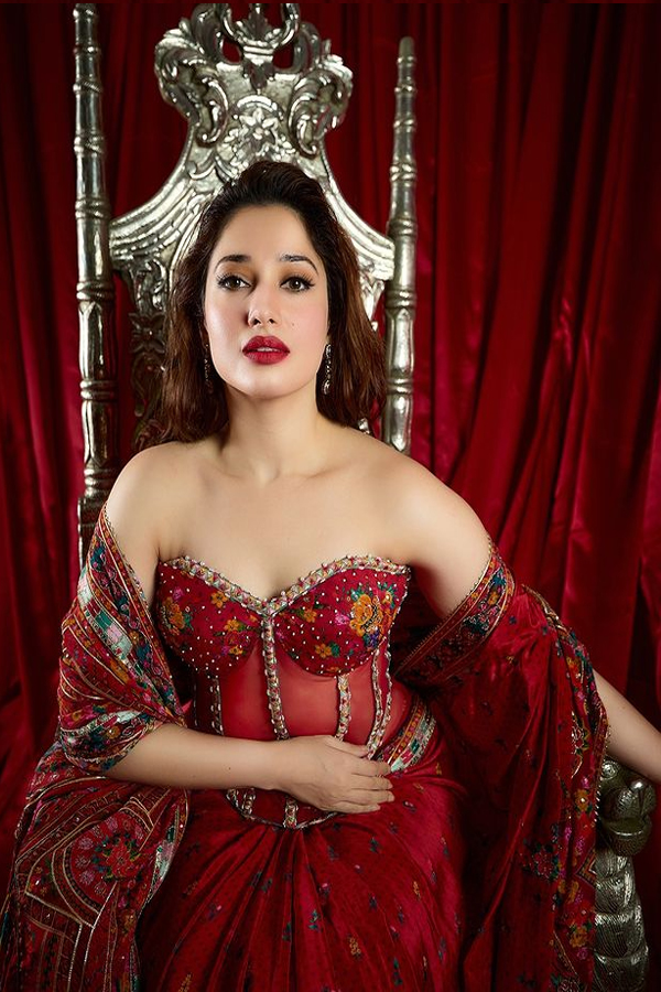 Tamannaah_20Bhatia-stree-2_20-3.jpg 8
