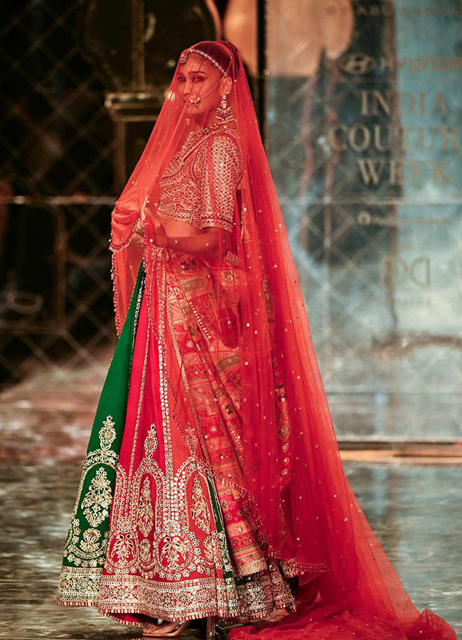 andeep_20Khosla_20during_20the_20opening_20show_20of_20FDCI_20India_20Couture_20Week__20_2820_29.jpg 20