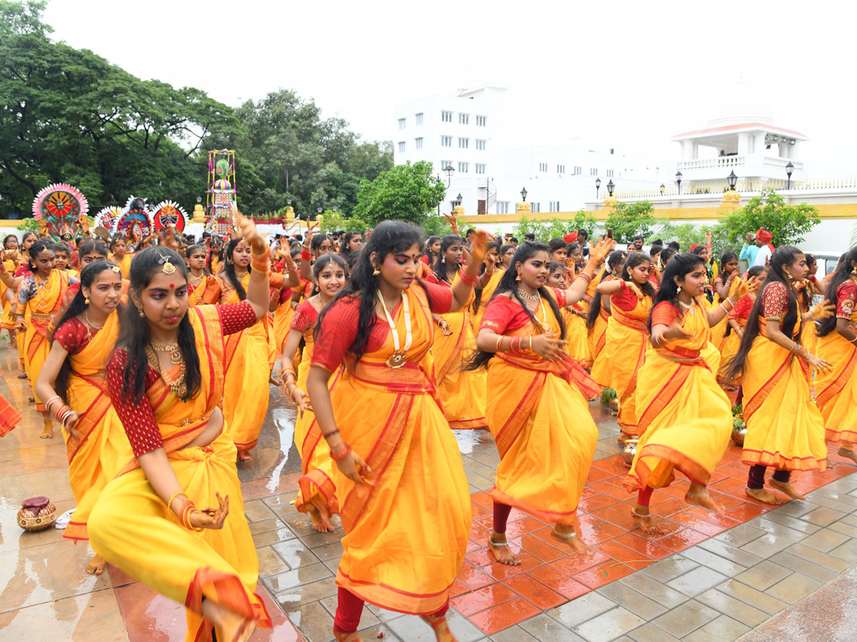 Bonalu_20Festival_20Celebrations_20Secretariat_20In_20Telangana_14.jpg 14