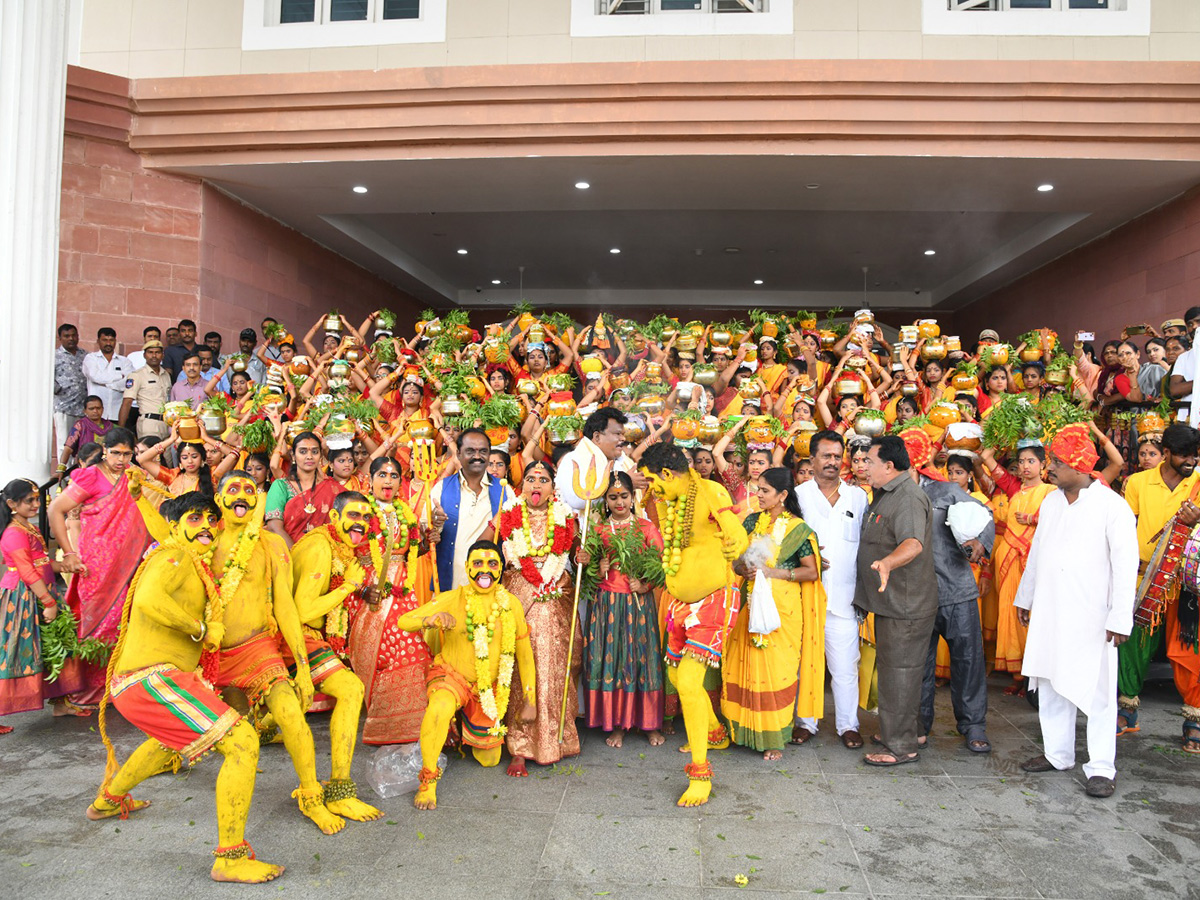 Bonalu_20Festival_20Celebrations_20Secretariat_20In_20Telangana_6.jpg 6