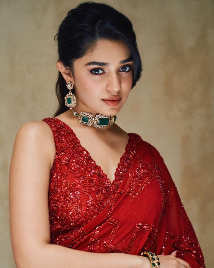 KrithiShetty-02.jpg 2