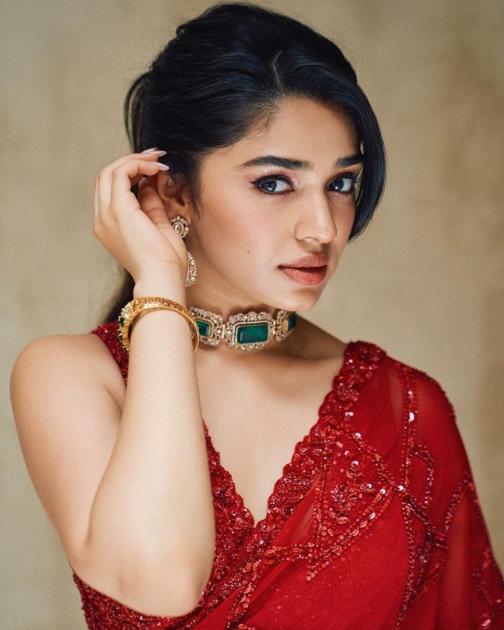 KrithiShetty-04.jpg 4