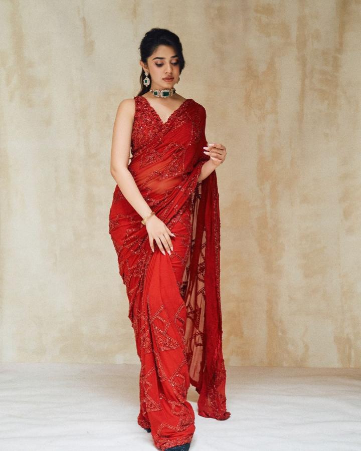 KrithiShetty-05.jpg 5