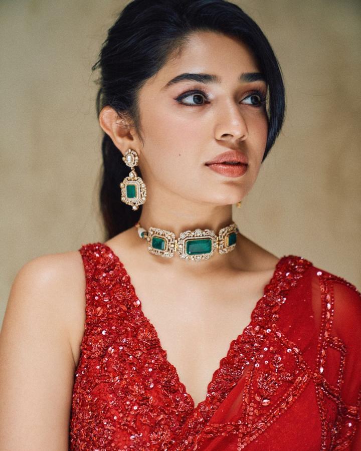 KrithiShetty-07.jpg 7