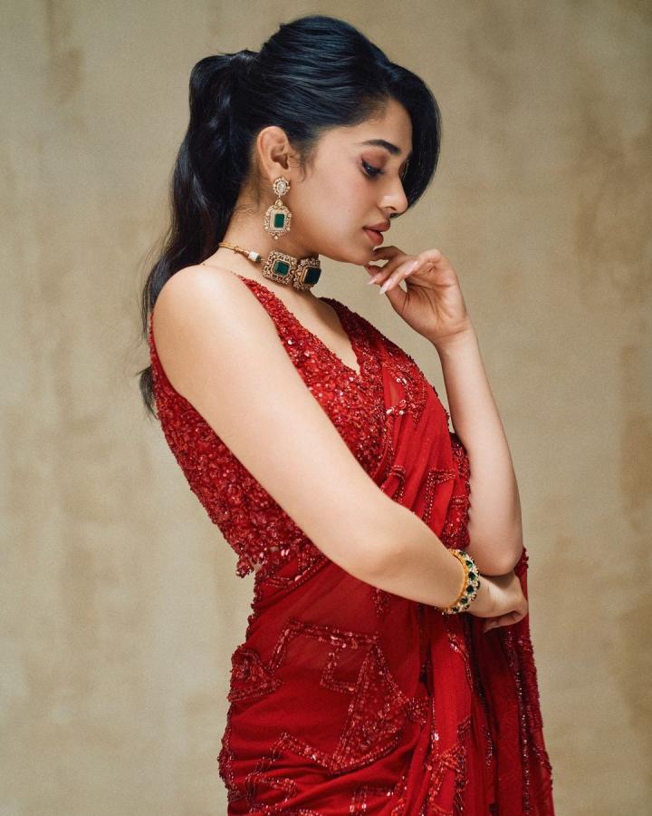 KrithiShetty-08.jpg 8